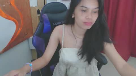 Snapshot of pussiswet_xx chatting on March 2026 11:43:02 AM jessy online show from March 2026 11:43:02 AM