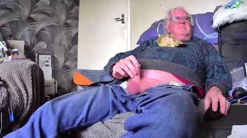 Genital sucker online show from October 2025 12:36:02 PM