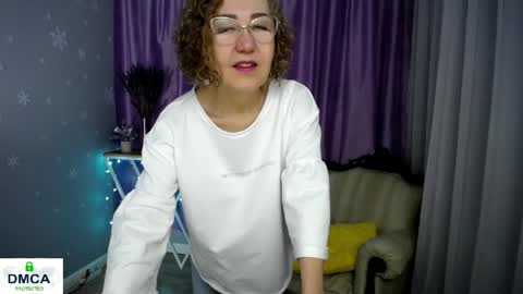 Snapshot of queen_a_n_i chatting on May 2026 07:58:01 AM A N I Ill be here on December 1st online show from May 2026 07:58:01 AM