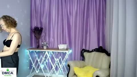 Snapshot of queen_a_n_i chatting on June 2026 08:20:01 AM A N I Ill be here on December 1st online show from June 2026 08:20:01 AM
