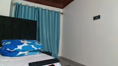 Snapshot of queen_armani chatting on January 2025 11:00:02 PM Queen armani online show from January 2025 11:00:02 PM