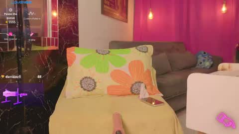 Snapshot of queen_kamil chatting on June 2026 10:58:01 PM queen_kamil online show from June 2026 10:58:01 PM