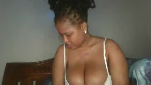 Snapshot of queen_kikih chatting on April 2026 12:42:01 AM Queen kikih online show from April 2026 12:42:01 AM