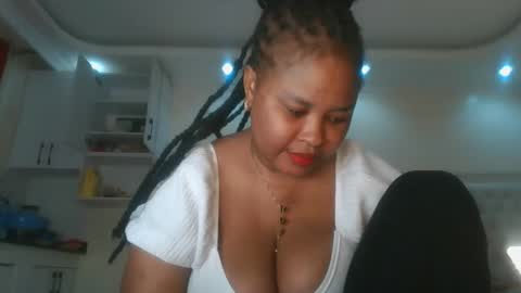 Snapshot of queen_kikih chatting on May 2026 12:12:02 PM Queen kikih online show from May 2026 12:12:02 PM