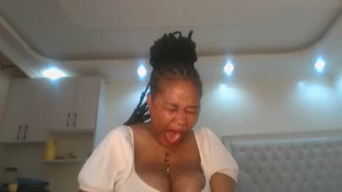 Snapshot of queen_kikih chatting on May 2026 12:40:02 AM Queen kikih online show from May 2026 12:40:02 AM