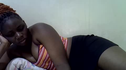 Snapshot of queen_leilla chatting on June 2026 02:47:01 AM queen_leilla online show from June 2026 02:47:01 AM