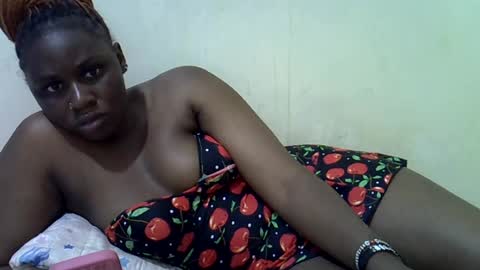 Snapshot of queen_leilla chatting on June 2026 03:08:01 AM queen_leilla online show from June 2026 03:08:01 AM