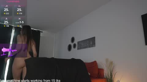 Snapshot of queen_leylla chatting on May 2026 05:37:01 AM queen_leylla online show from May 2026 05:37:01 AM