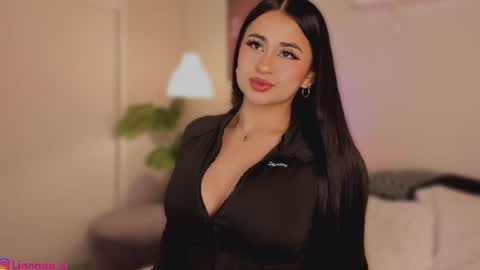 Snapshot of queen_liana chatting on July 2026 07:02:02 AM Liana online show from July 2026 07:02:02 AM