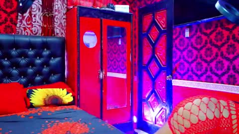 Snapshot of queen_lily chatting on February 2026 10:43:01 PM Lily online show from February 2026 10:43:01 PM