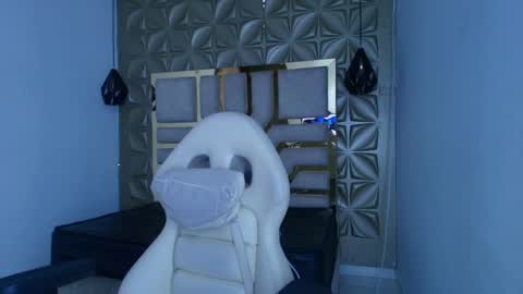 Snapshot of queen_perla_ chatting on May 2026 12:02:01 PM online show from May 2026 12:02:01 PM