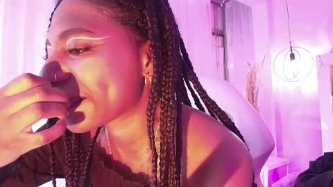 Snapshot of queen_perla_ chatting on June 2026 02:33:01 PM online show from June 2026 02:33:01 PM