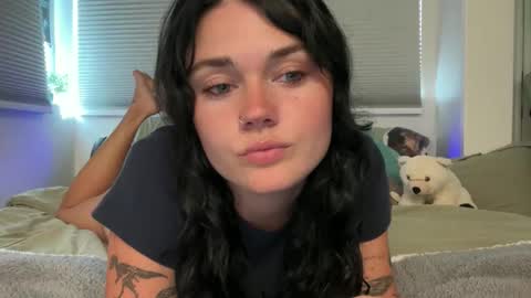 Snapshot of queencassidyy chatting on April 2026 11:18:02 PM Cassidy online show from April 2026 11:18:02 PM