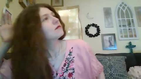 Snapshot of queencrimsonlvx chatting on April 2026 07:58:01 PM queencrimsonlvx online show from April 2026 07:58:01 PM