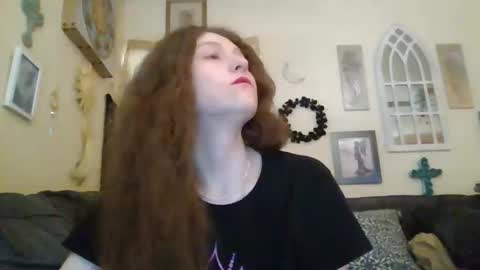 Snapshot of queencrimsonlvx chatting on April 2026 10:01:01 PM queencrimsonlvx online show from April 2026 10:01:01 PM