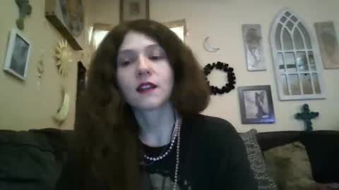 Snapshot of queencrimsonlvx chatting on May 2026 10:32:01 AM queencrimsonlvx online show from May 2026 10:32:01 AM
