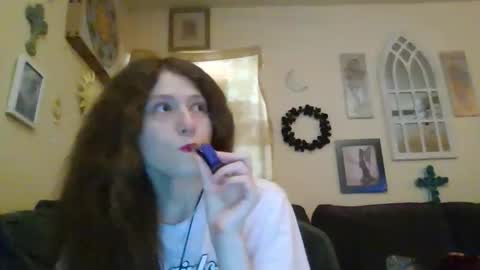 Snapshot of queencrimsonlvx chatting on May 2026 10:31:01 AM queencrimsonlvx online show from May 2026 10:31:01 AM