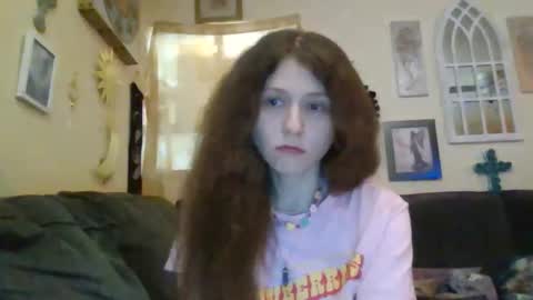 Snapshot of queencrimsonlvx chatting on May 2026 01:17:02 PM queencrimsonlvx online show from May 2026 01:17:02 PM