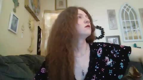 Snapshot of queencrimsonlvx chatting on May 2026 12:50:01 AM queencrimsonlvx online show from May 2026 12:50:01 AM