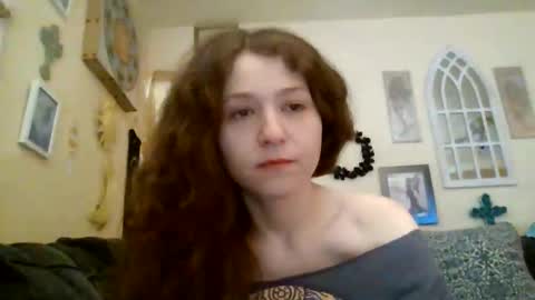 Snapshot of queencrimsonlvx chatting on May 2026 09:49:02 PM queencrimsonlvx online show from May 2026 09:49:02 PM