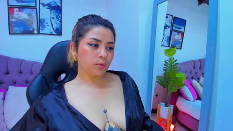 Queen online show from January 2025 01:41:02 AM