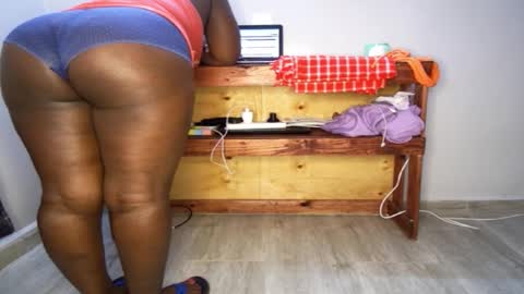 Nina online show from October 2025 07:54:01 PM