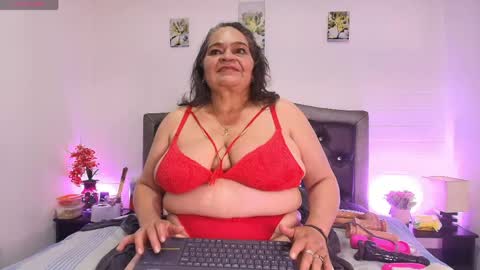 Snapshot of queenmature chatting on May 2026 06:12:02 PM VickyBoobss online show from May 2026 06:12:02 PM