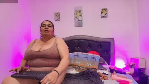Snapshot of queenmature chatting on June 2026 07:16:02 PM VickyBoobss online show from June 2026 07:16:02 PM