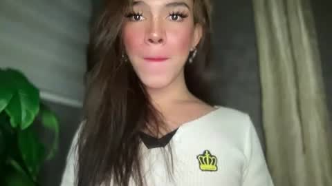 Snapshot of queenn_xxx chatting on November 2025 01:33:02 PM QUEEN online show from November 2025 01:33:02 PM