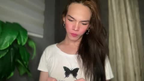 Snapshot of queenn_xxx chatting on November 2025 12:53:02 AM QUEEN online show from November 2025 12:53:02 AM