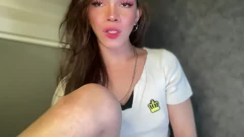 Snapshot of queenn_xxx chatting on November 2025 06:32:01 PM QUEEN online show from November 2025 06:32:01 PM