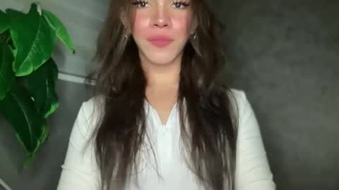 Snapshot of queenn_xxx chatting on December 2025 01:11:01 AM QUEEN online show from December 2025 01:11:01 AM