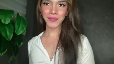 Snapshot of queenn_xxx chatting on December 2025 01:50:02 PM QUEEN online show from December 2025 01:50:02 PM