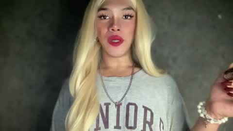 Snapshot of queenn_xxx chatting on February 2026 03:21:02 AM QUEEN online show from February 2026 03:21:02 AM