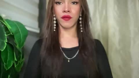 Snapshot of queenn_xxx chatting on February 2026 09:37:02 PM QUEEN online show from February 2026 09:37:02 PM