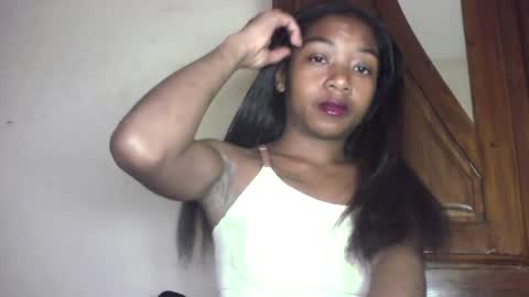 Snapshot of queennaya chatting on June 2026 07:17:01 AM queennaya online show from June 2026 07:17:01 AM