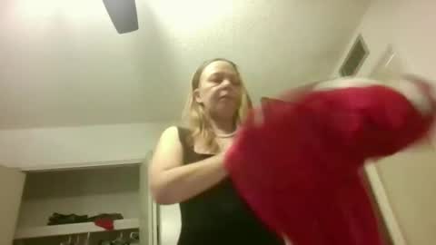 queenofmen33 online show from April 2026 09:50:01 AM