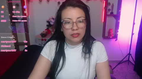 Snapshot of queenrose94 chatting on March 2026 12:11:01 PM queenrose94 online show from March 2026 12:11:01 PM