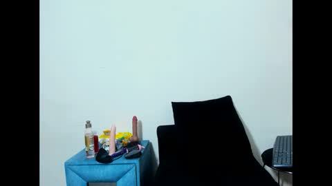 Snapshot of queenstarhyl chatting on May 2026 12:51:02 AM queenstarhyl online show from May 2026 12:51:02 AM