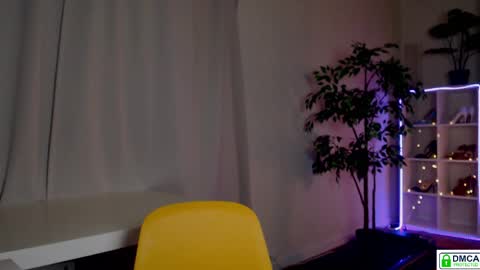 Queensy online show from April 2026 07:07:02 PM