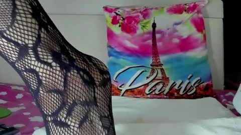 Snapshot of queenx_squirt chatting on May 2026 12:04:01 AM ZAFIRO online show from May 2026 12:04:01 AM