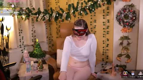 Snapshot of quinnrmonroe chatting on December 2025 08:28:02 PM QuinnMonroe online show from December 2025 08:28:02 PM