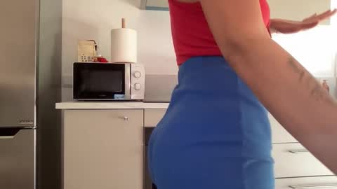 Quinnyelena online show from November 2025 11:32:02 AM