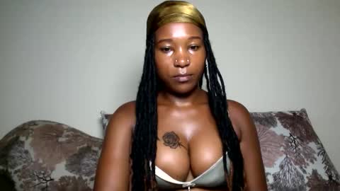 Snapshot of qunnie_clarion_aria chatting on April 2026 07:45:01 AM sexy online show from April 2026 07:45:01 AM