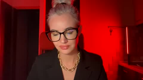 qusi28 online show from February 2025 10:18:02 PM