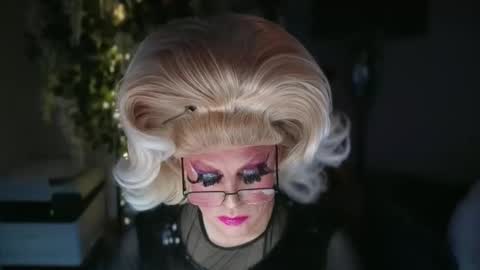 ViVaLuvLicious online show from December 2025 06:00:01 AM