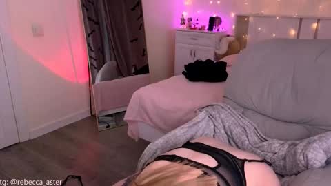 Rebecca  Becc online show from December 2025 07:53:02 PM