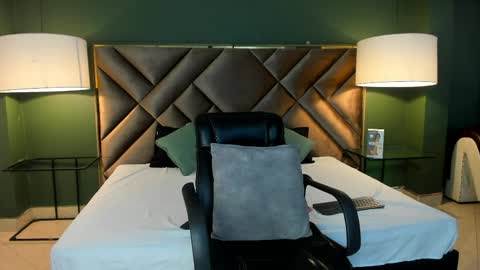 Snapshot of rache_roth chatting on April 2026 09:37:02 PM Rachel online show from April 2026 09:37:02 PM