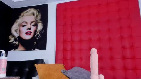 Snapshot of rachel_roman chatting on April 2026 01:17:01 PM DALIANA online show from April 2026 01:17:01 PM