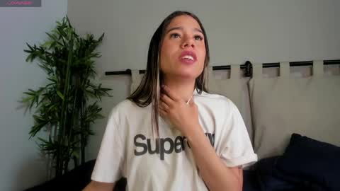 Snapshot of rachell_criss chatting on April 2026 04:06:01 AM Rachell online show from April 2026 04:06:01 AM